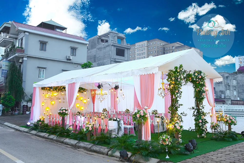 không gian tiệc cưới ngoài trời