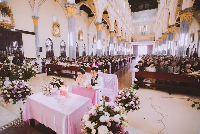 Một lễ cưới tổ chức tại nhà thờ 