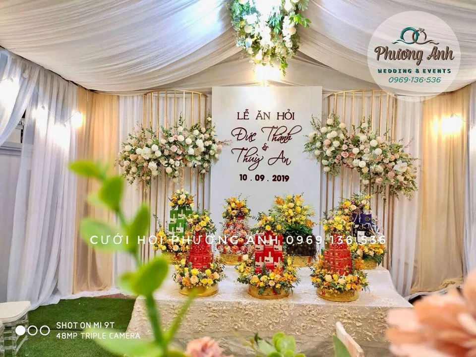 Lễ ăn hỏi 7 tráp sơn mài cao cấp do Team Phương Anh trang trí tại lễ ăn hỏi chú rể Đức Thịnh, cô dâu Thùy An tại nhà riêng quận Bắc Từ Liêm nhà rạp đẹp tại bắc từ liêm