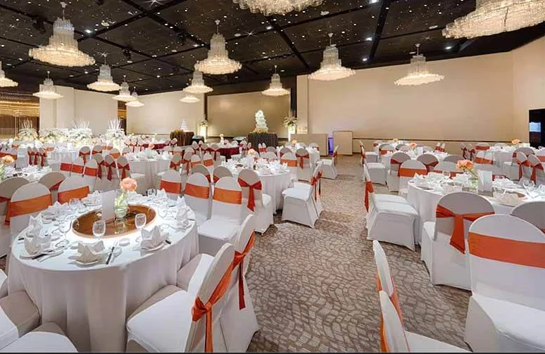 trang trí tiệc cưới mùa xuân