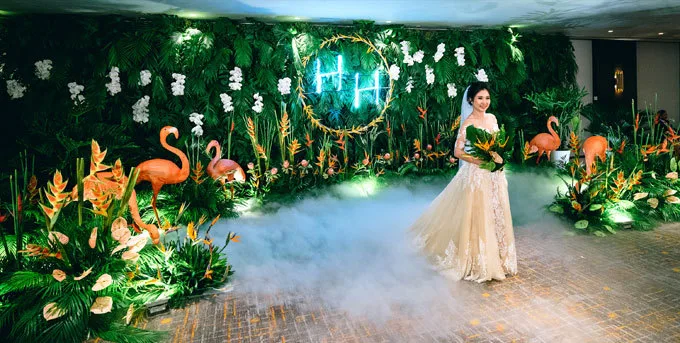 trang trí tiệc cưới mùa hè