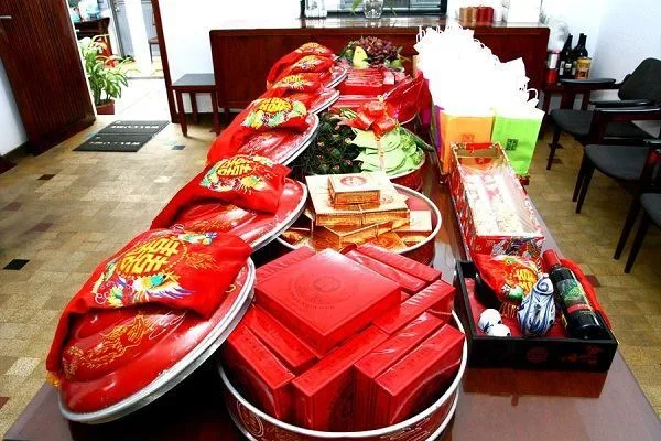Trong lễ ăn hỏi miền Bắc tráp ăn hỏi có thể gồm 5, 7, 9 hoặc 11 tráp nhưng phải là số lẻ. phong tục cưới hỏi miền bắc
