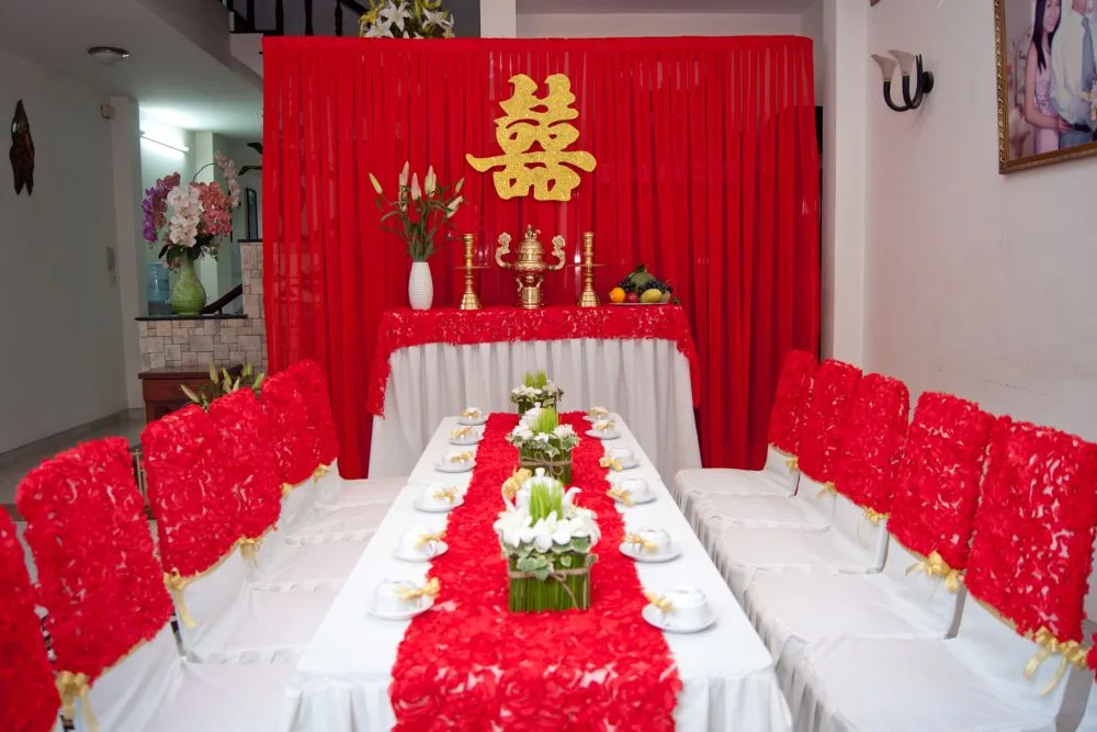 mẫu trang trí đám cưới màu đỏ
