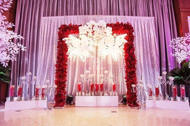 mẫu trang trí đám cưới màu đỏ