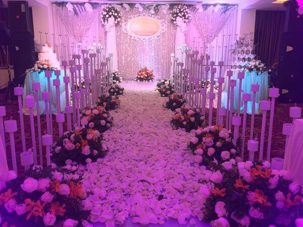 trang trí tiệc cưới màu hồng