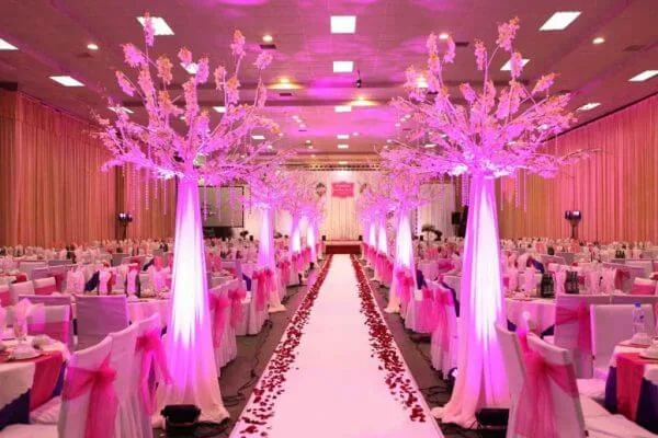 trang trí tiệc cưới màu hồng