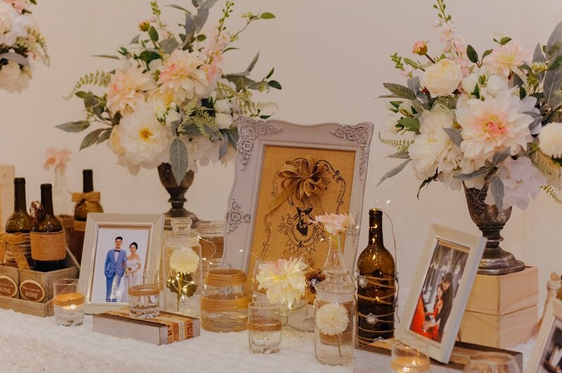 trang trí tiệc cưới mùa hè