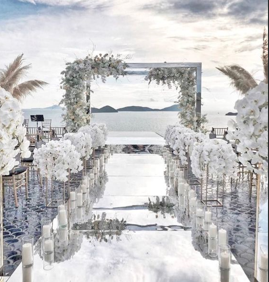 mẫu trang trí đám cưới màu trắng