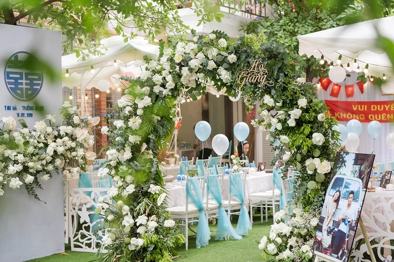 trang trí tiệc cưới mùa hè