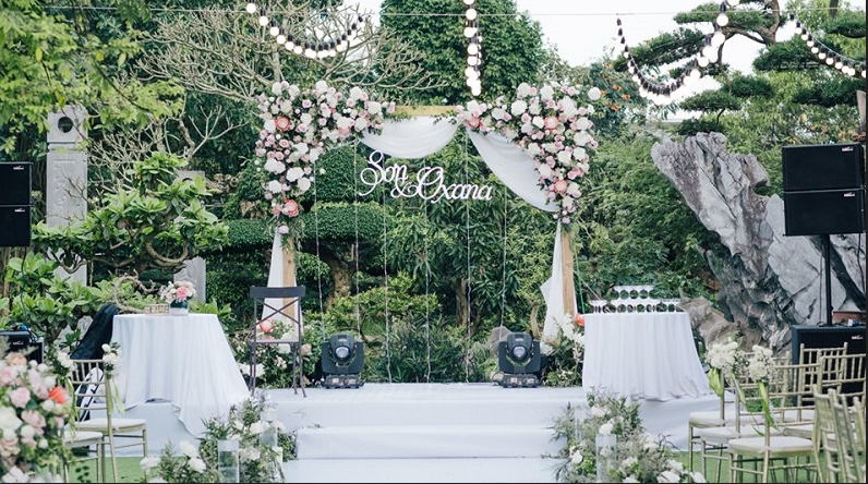 trang trí đám cưới concept không gian xanh