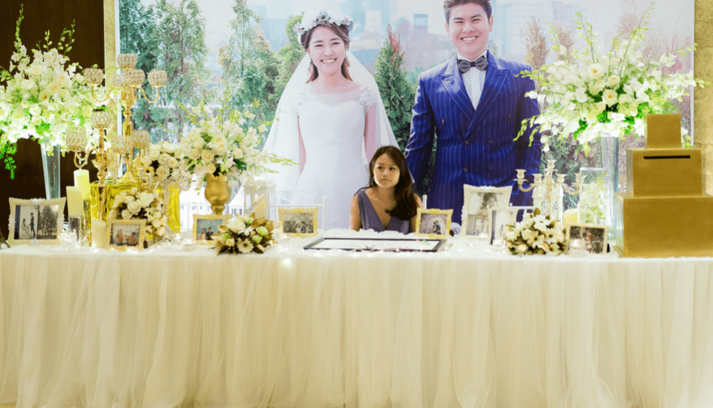 trang trí đám cưới màu vàng đồng