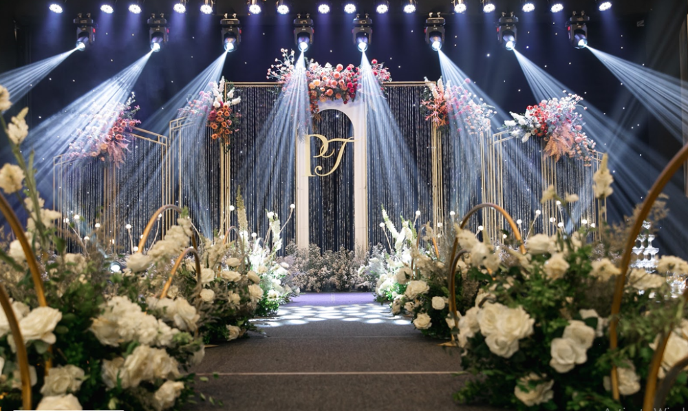 tổ chức tiệc cưới ở khách sạn