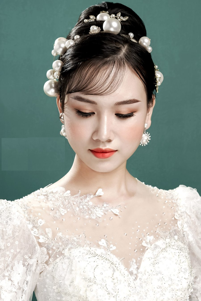  Tóc cô dâu mặt tròn