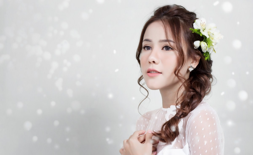 Tóc tết lệch cho cô dâu
