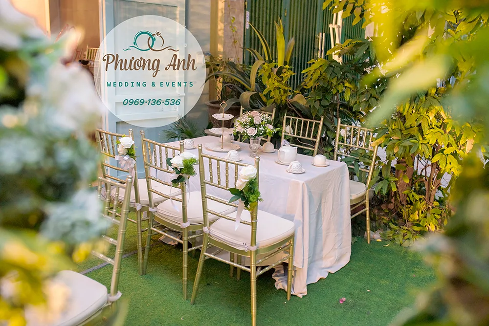 trang trí bàn ăn hỏi giá rẻ