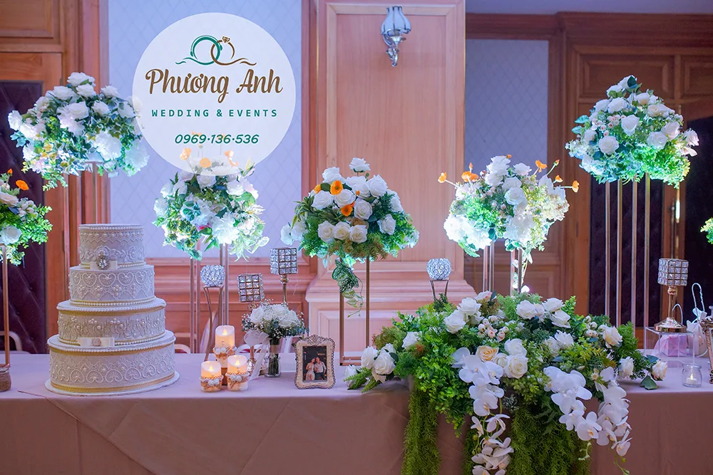 trang trí bàn gallery tiệc cưới