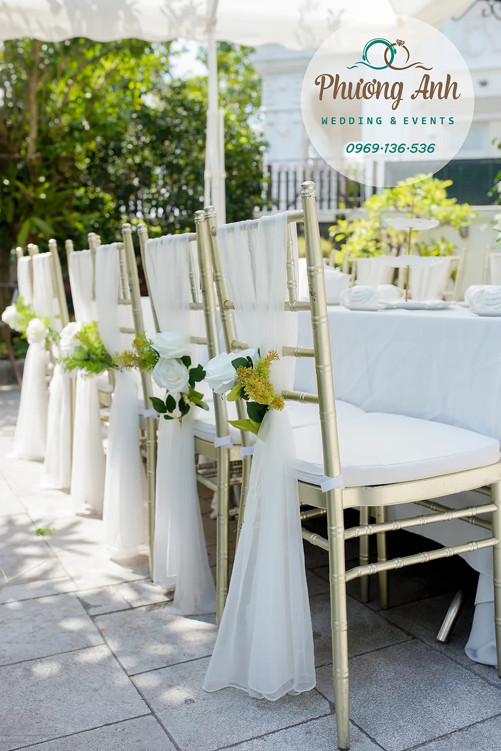 trang trí bàn ghế đám cưới