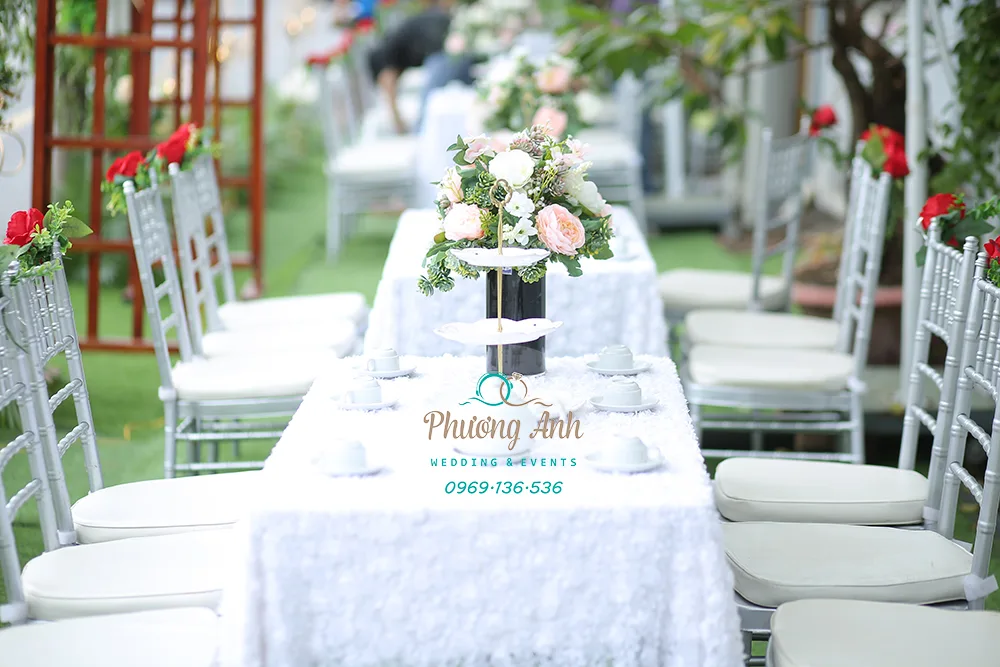 trang trí bàn ngày cưới