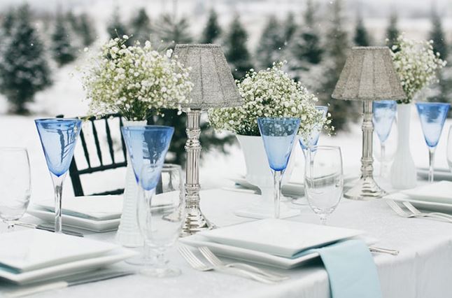 trang trí bàn tiệc đám cưới bằng hoa baby