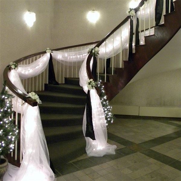 10 mẫu trang trí cầu thang đám cưới tại Phương Anh
