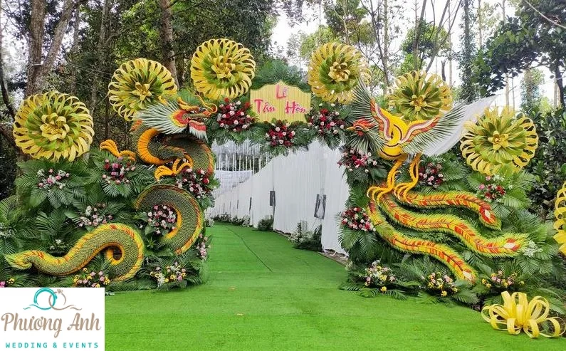 trang trí cổng cưới bằng lá dừa