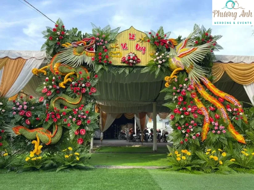 Cổng cưới bằng lá dừa hình rồng phượng