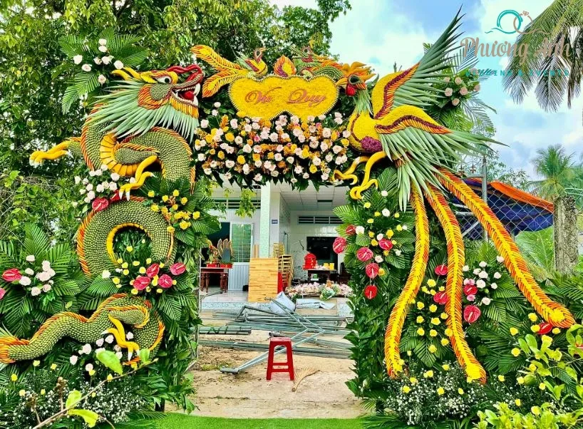 trang trí cổng cưới bằng lá dừa