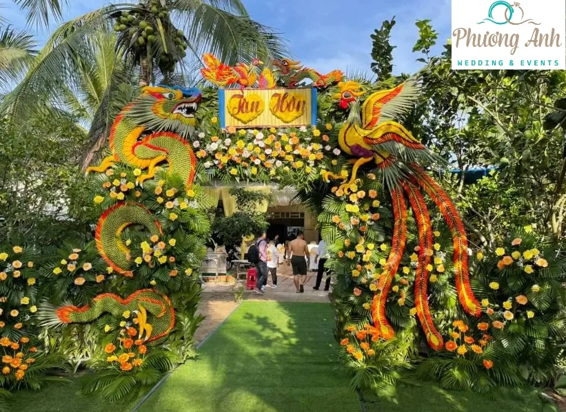 trang trí cổng cưới bằng lá dừa