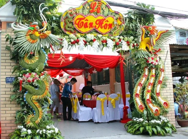 trang trí cổng cưới bằng lá dừa
