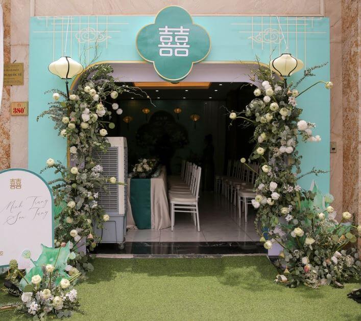 Cổng cưới trang trí đám cưới bằng hoa sen