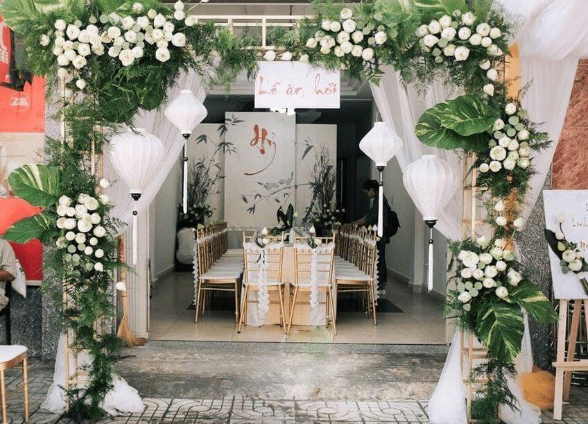 trang trí đám cưới bằng hoa sen hạng mục cổng cưới