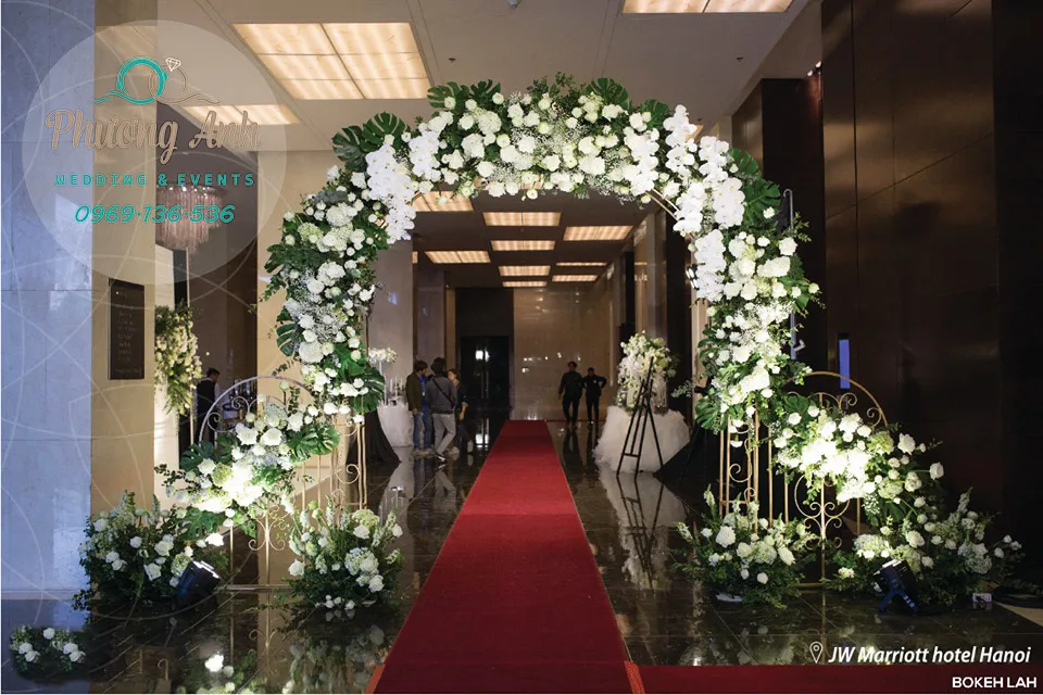Team Phương Anh thực hiện trang trí sảnh tiệc cưới tại khách sạn JW Marriott Hotel Hanoi, Bắc Từ Liêm cho cặp đôi Minh Tuyết - Đức Bình trang trí cổng đám cưới