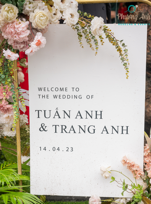 tiệc cưới màu hồng lãng mạn