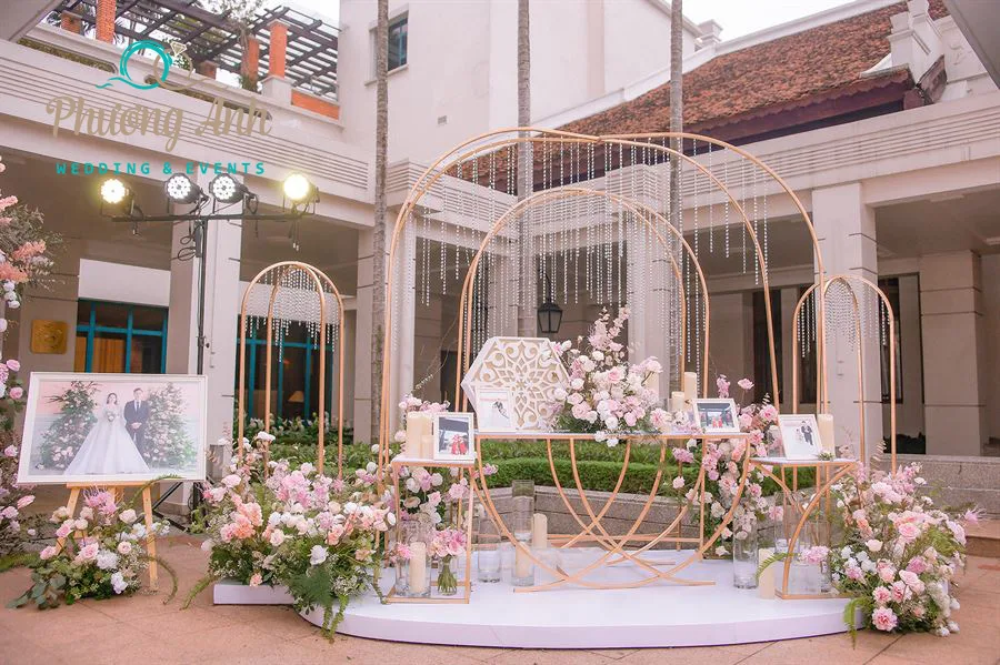 Trang trí bàn lễ tân tiệc cưới1