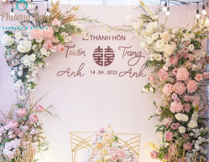 tiệc cưới màu hồng lãng mạn 