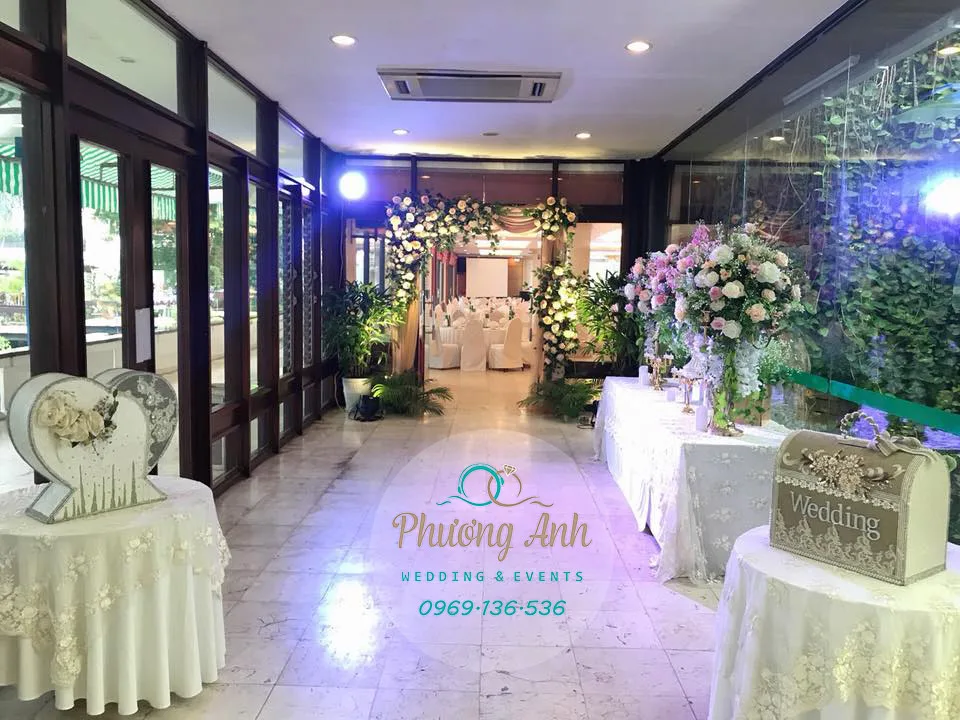 trang trú cưới tại nhà hàng tiệc cưới thanh xuân