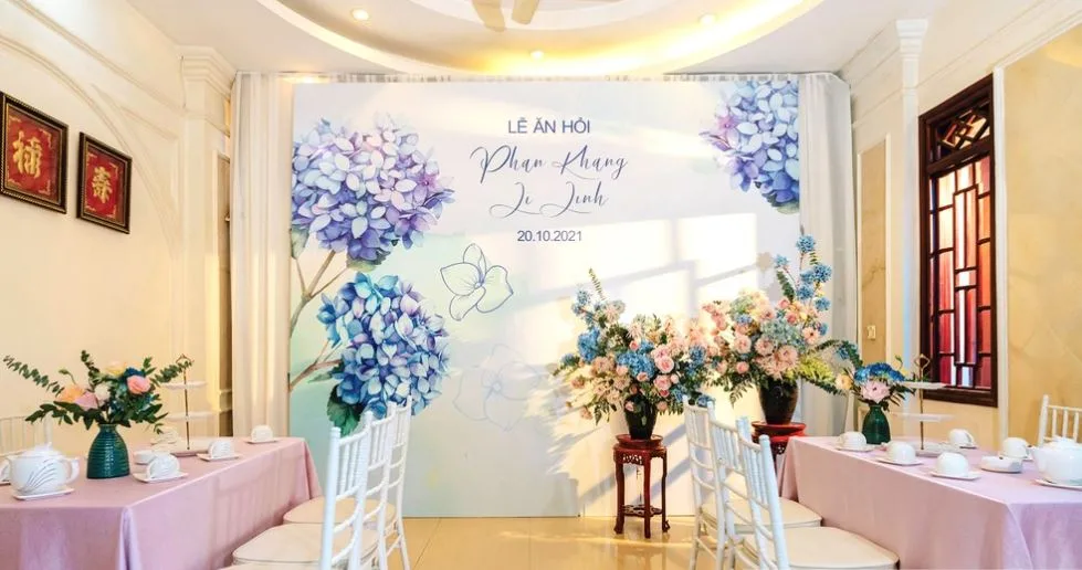 Backdrop trang trí đám cưới bằng hoa cẩm tú cầu