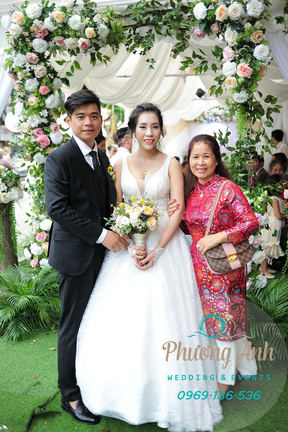 trang trí cổng đám cưới