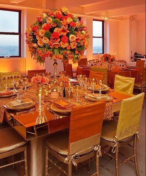 Bàn tiệc trang trí đám cưới màu vàng cam