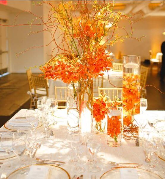 Hoa vàng cam trang trí đám cưới