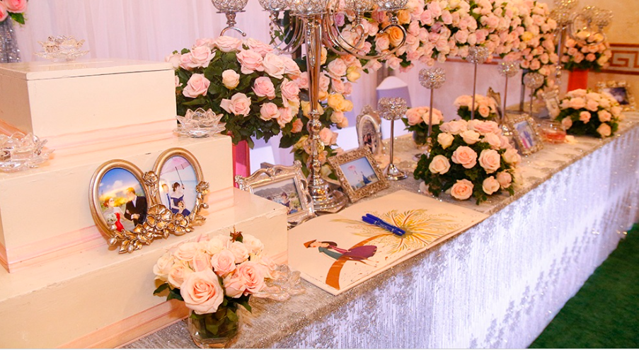 trang trí tiệc cưới màu hồng