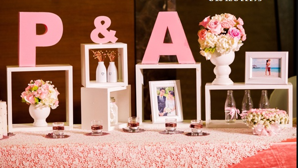 trang trí tiệc cưới màu hồng