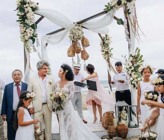 trang trí đám cưới phong cách rustic với phông nền chụp ảnh