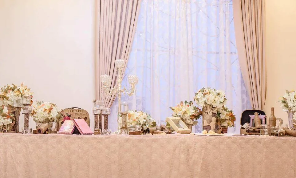 Bàn gallery ấn tượng với đám cưới rustic