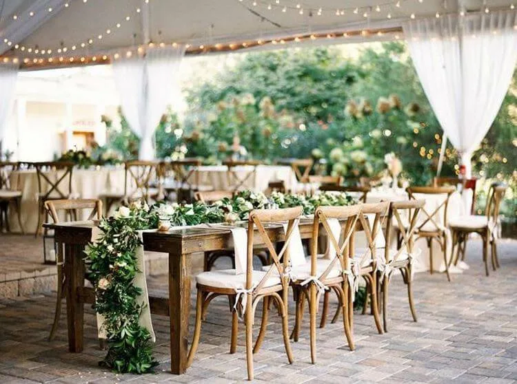 trang trí đám cưới phong cách rustic chất liệu gỗ chủ đạo