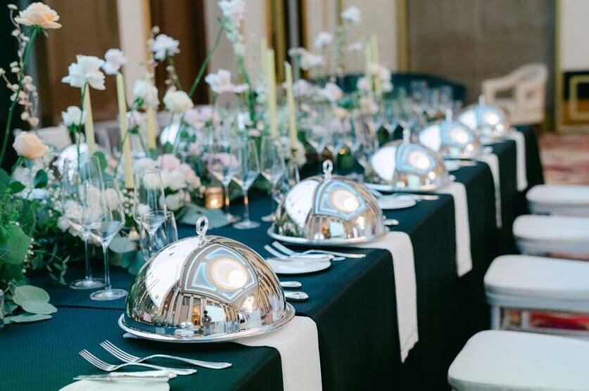 trang trí tiệc cưới phong cách metallic