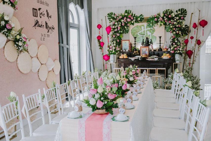 trang trí đám cưới bằng hoa sen hạng mục bàn gia tiên