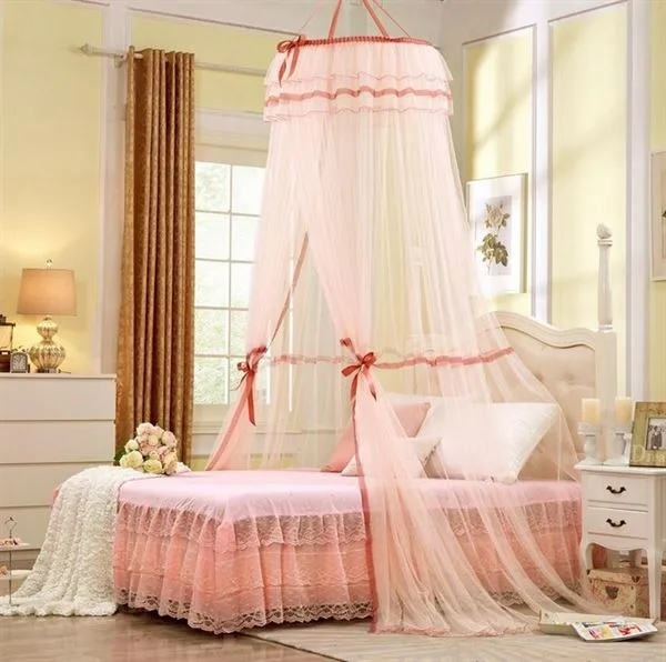 trang trí phòng cưới với màn khung