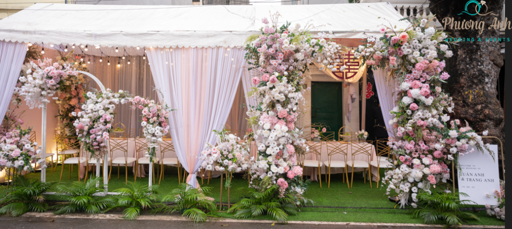 tiệc cưới màu hồng lãng mạn