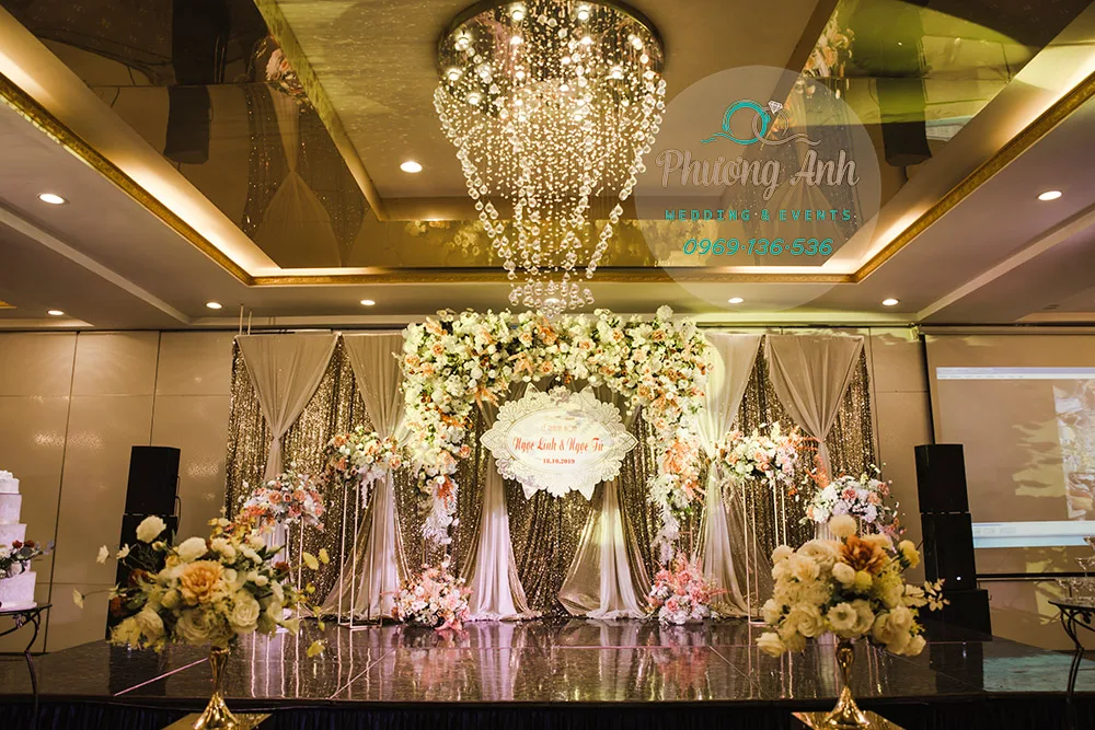 trang trí sảnh tiệc tú linh